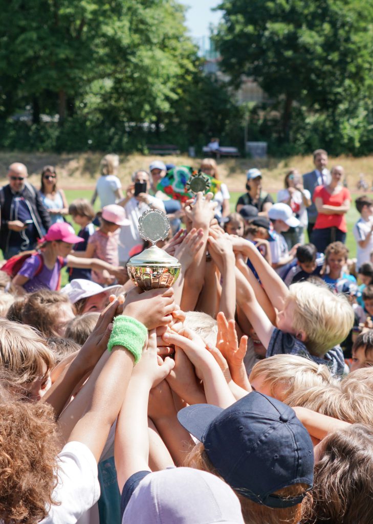 <div class="roundgravatar" style="float:left;background: url('https://grunewald-grundschule.de/wp-content/uploads/2019/06/oRPQa.jpeg');background-position: center center"></div> Am Dienstag, den 2. Juni 2026 laufen, werfen, springen alle Kinder der Grunewald-Grundschule wieder auf unserem Spiel- und Sportfest. Alle Informationen findest du hier.
